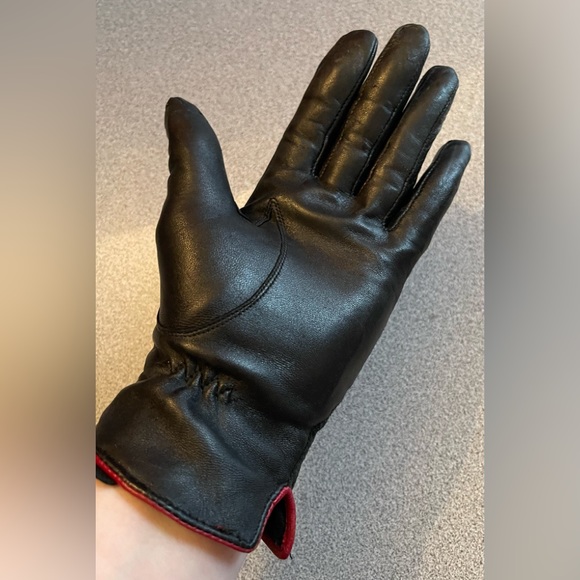 Black Leather & Suede Gloves With Red Piping - Picture 6 of 11